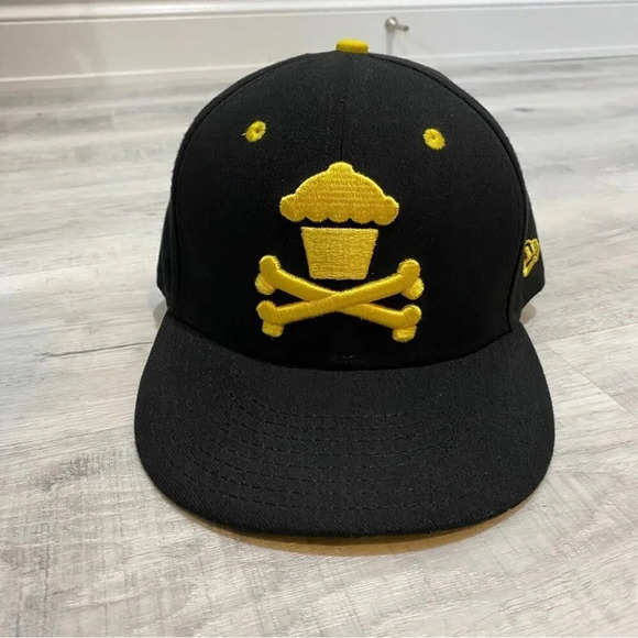 Johnny Cupcakes Bones Baseball Cap X Black Yellow Fitted 7 1/8 (56.8cm) New Era - Picture 6 of 12